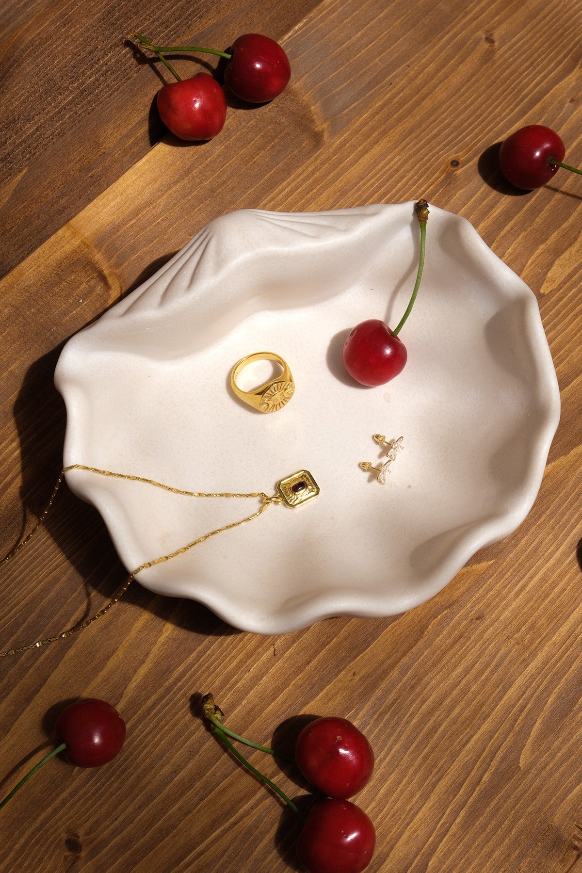 Clam Shell Large Tray